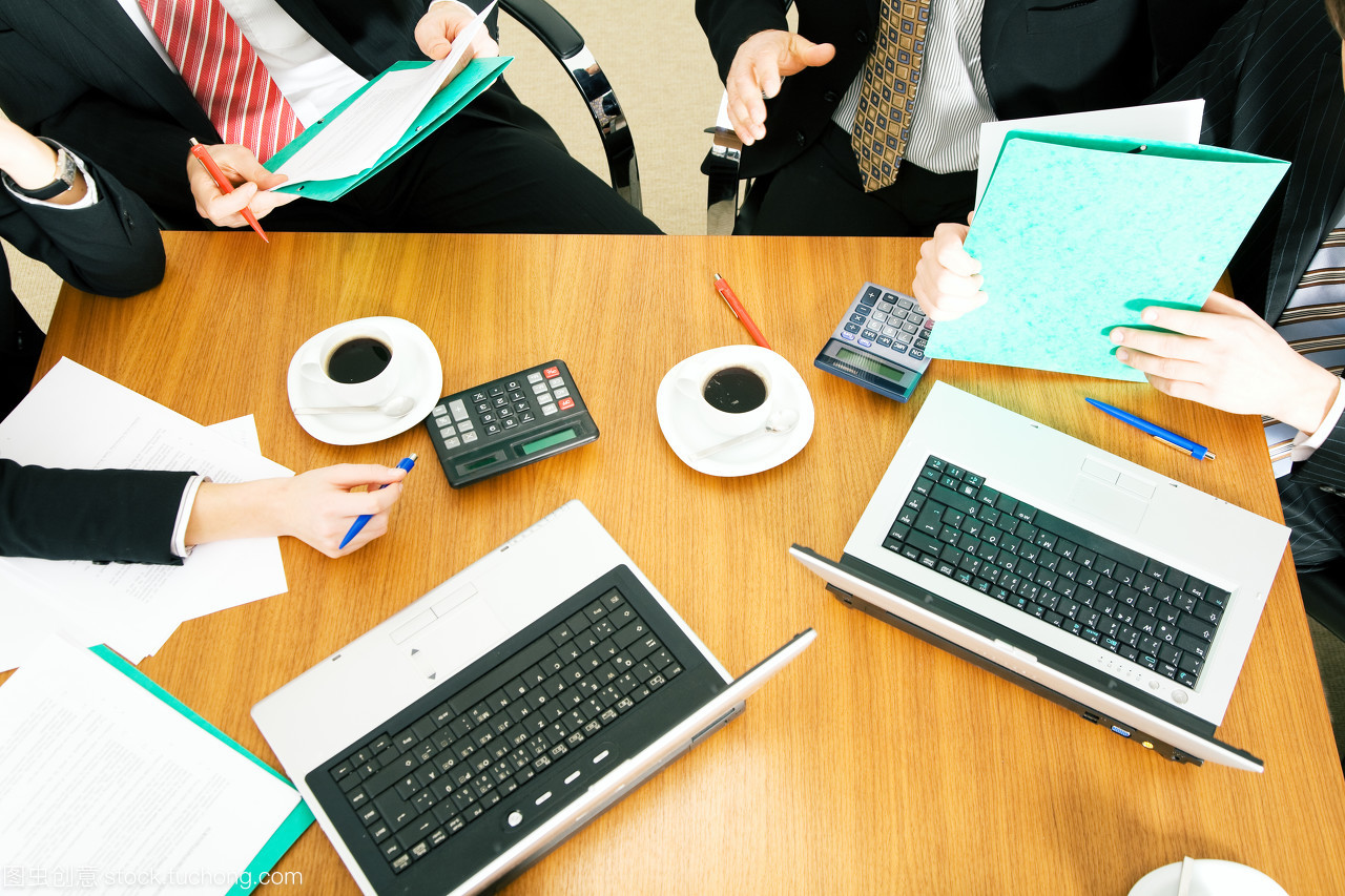 商務服務中的團隊協作與個人專業精神